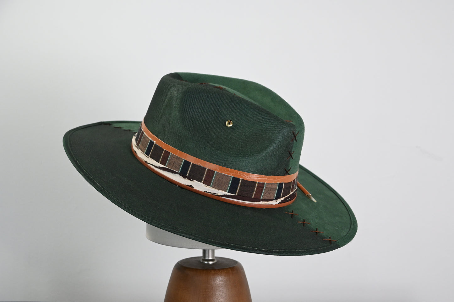 Suede Artisanal Hat - Emerald