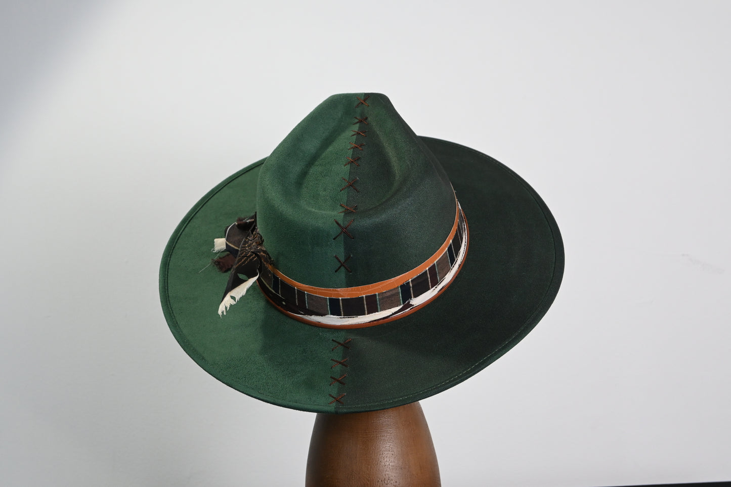 Suede Artisanal Hat - Emerald