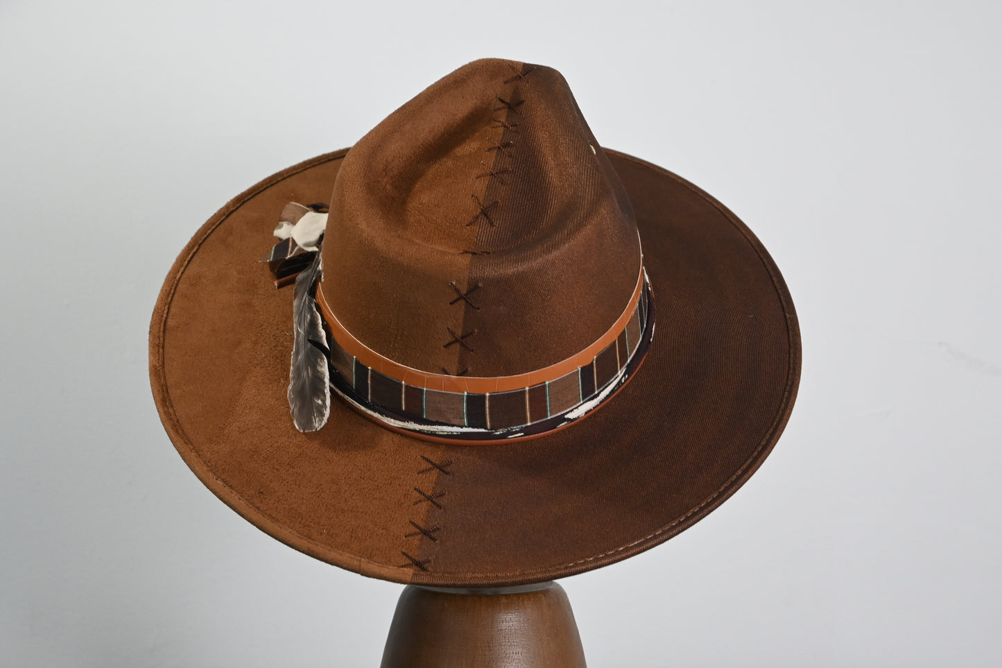 Suede Artisanal Hat - Caramel