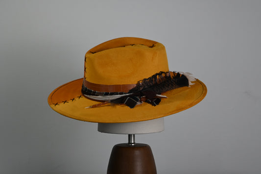 Suede Artisanal Hat - Gold