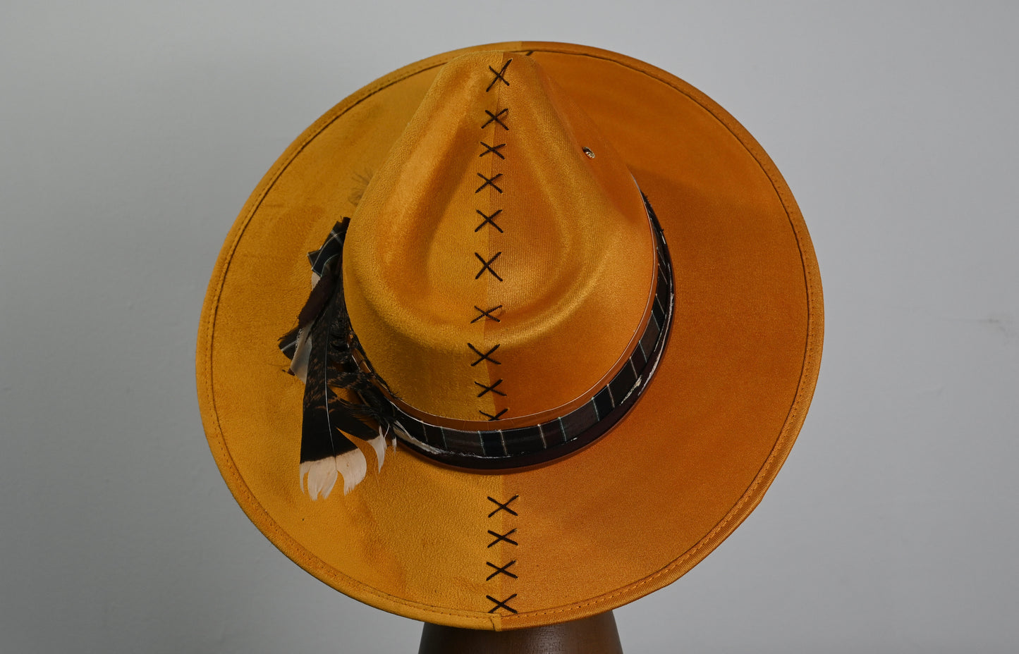 Suede Artisanal Hat - Gold