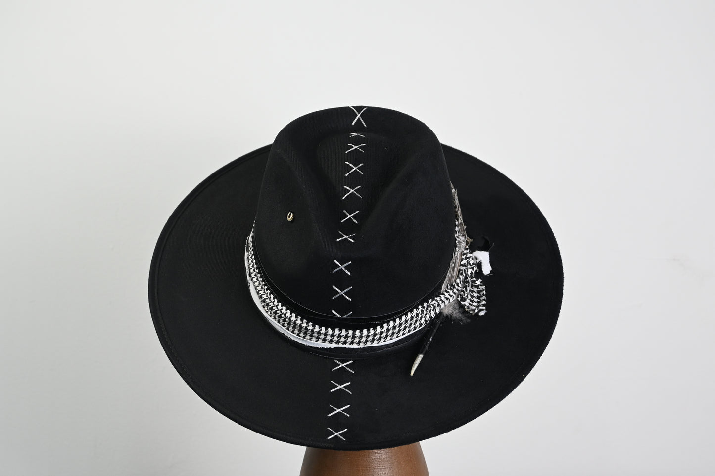 Suede Artisanal Hat - Black