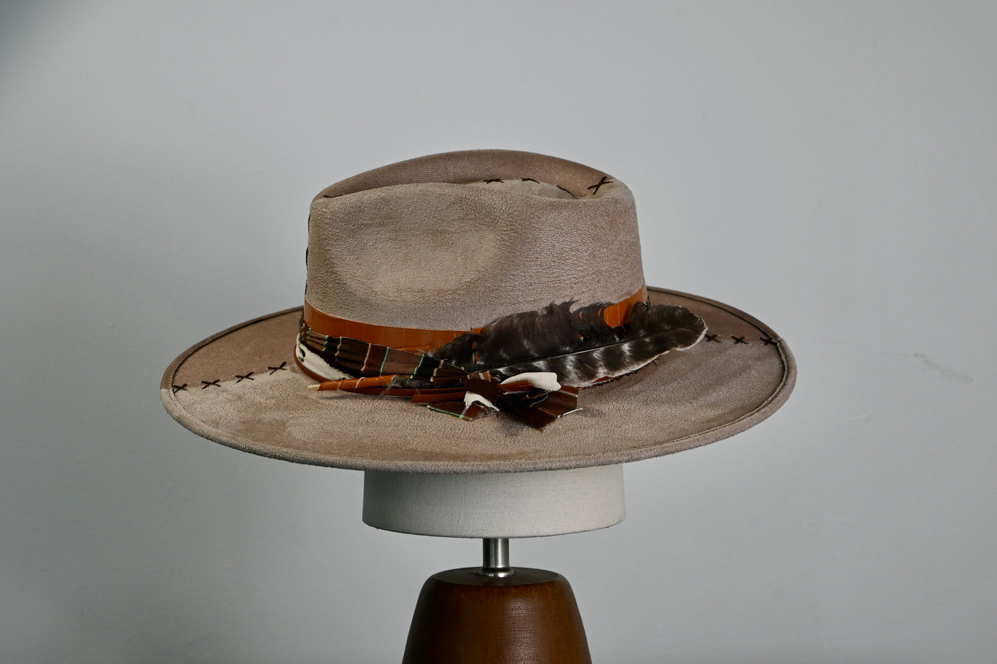 Suede Artisanal Hat - Camel