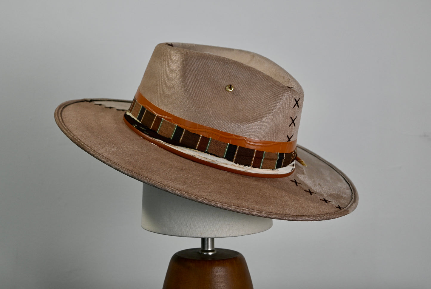 Suede Artisanal Hat - Camel