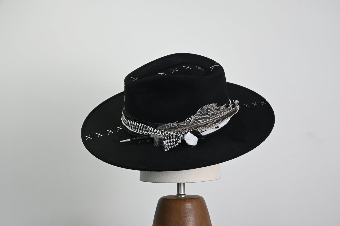 Suede Artisanal Hat - Black